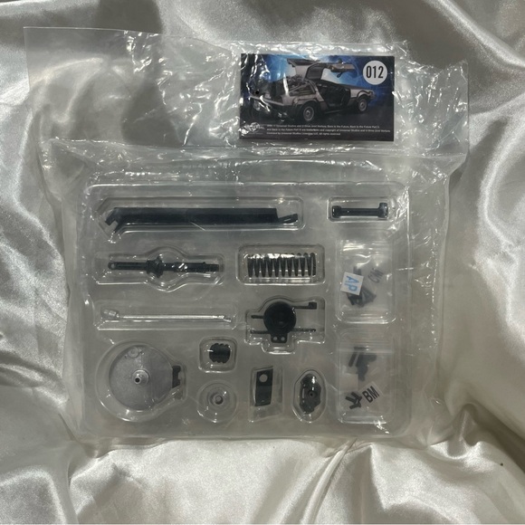 Eaglemoss back to the future build a DeLorean pack number 12 - Picture 2 of 4